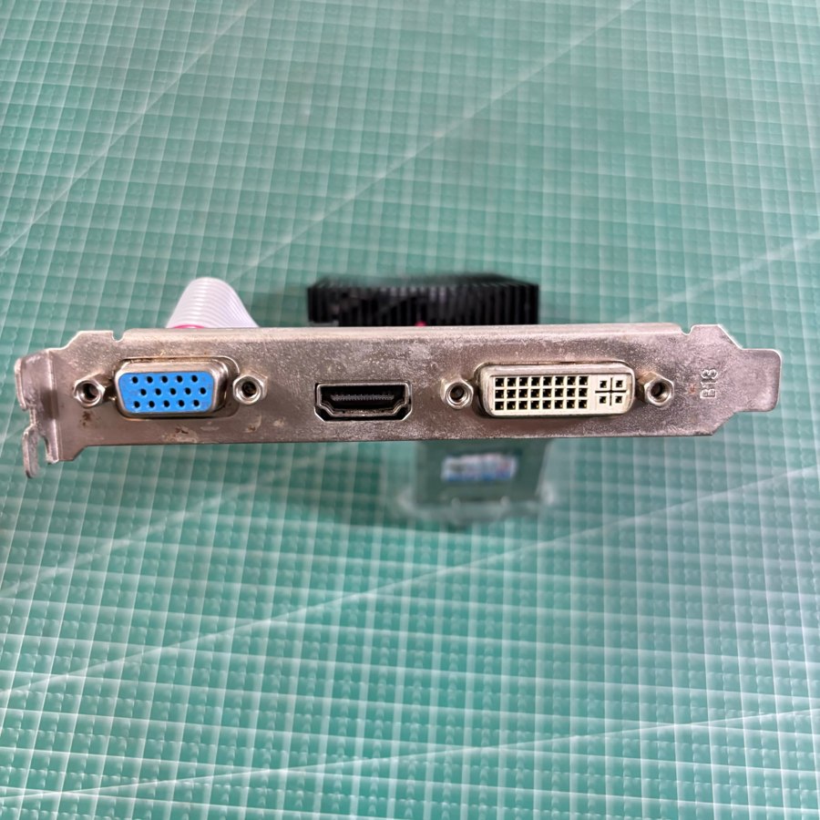 VGA QWERTY NVIDIA GeForce GT730 4GB DDR3 - Foto 3